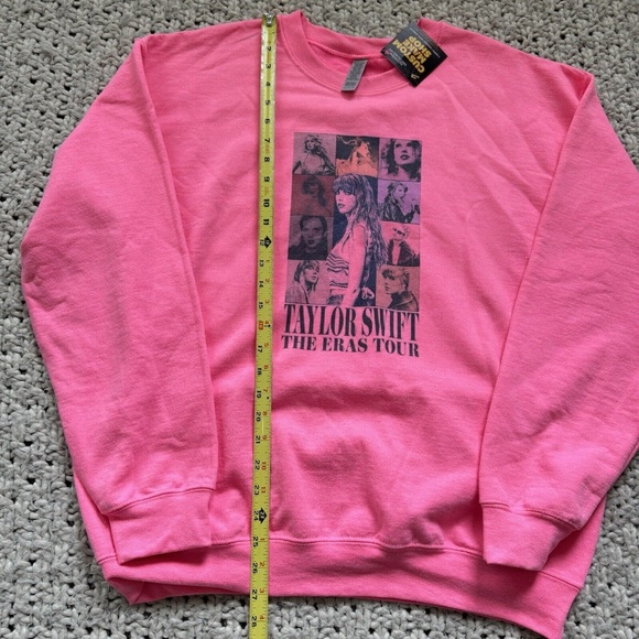 Aliens of Brooklyn Taylor Swift The Era Tour Sweater L NWT - Picture 7 of 11
